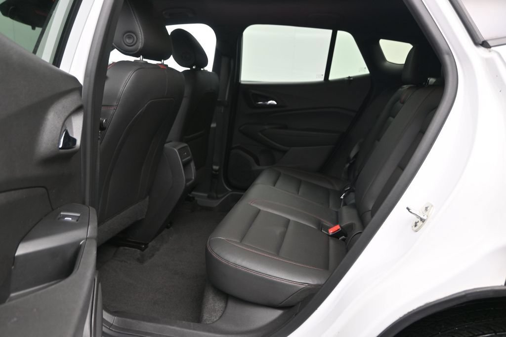 Used 2025 Chevrolet Trax RS FWD image 15
