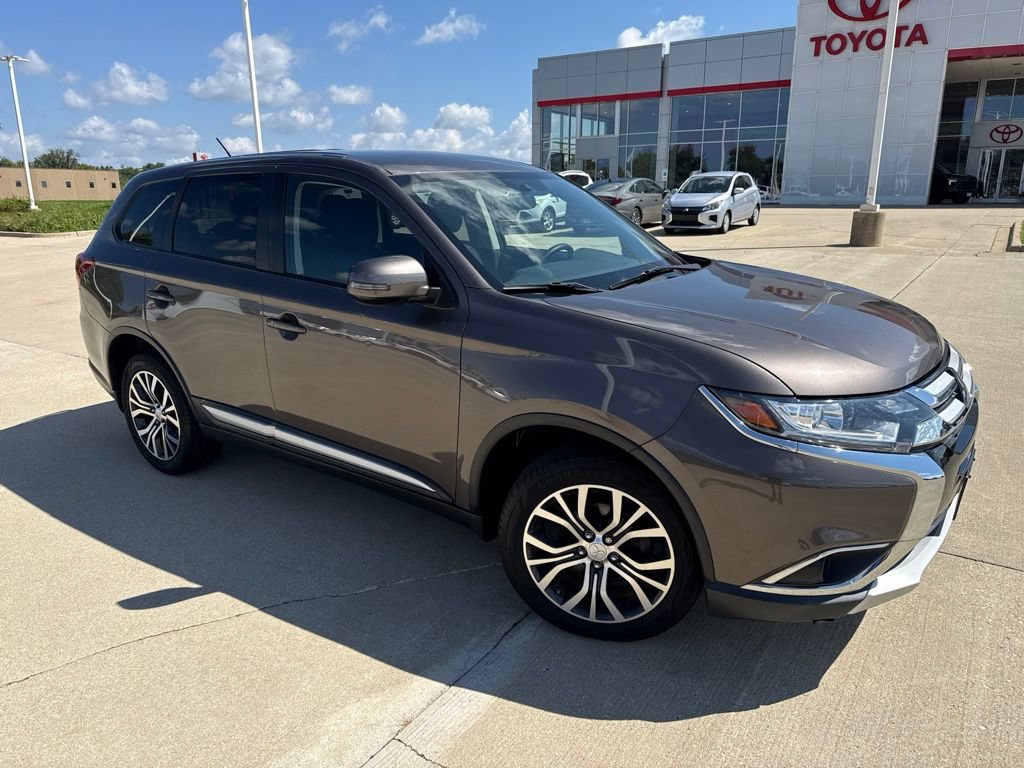 Used 2016 Mitsubishi Outlander SE AWD/4WD image 2
