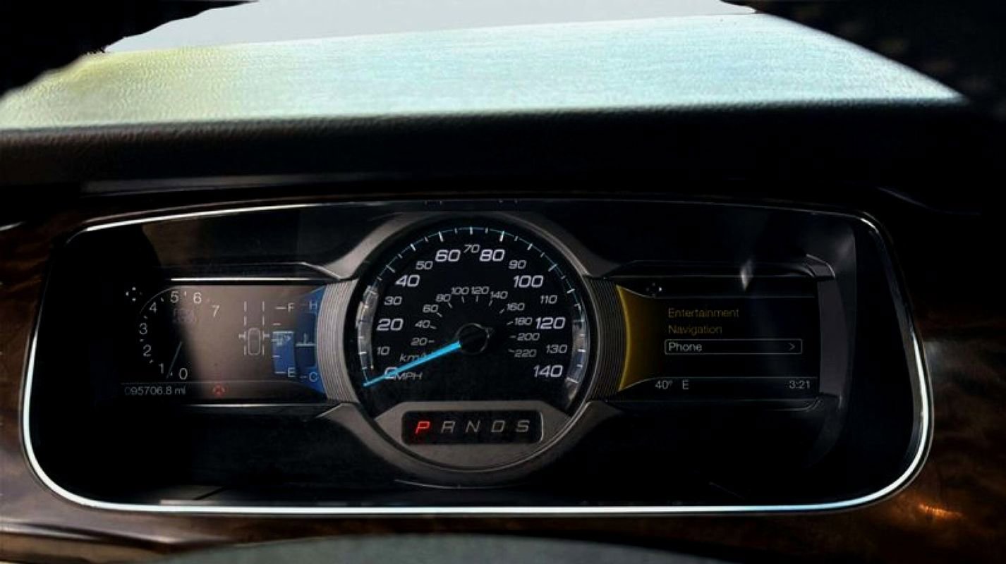 Used 2018 Ford Taurus Limited w/ Driver Assist Package image 12