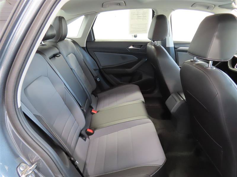 Used 2026 Volkswagen Jetta SE FWD image 32