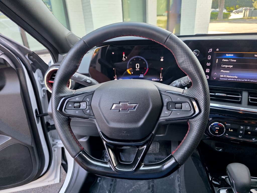 Used 2025 Chevrolet Trax RS w/ Driver Confidence Package FWD image 19