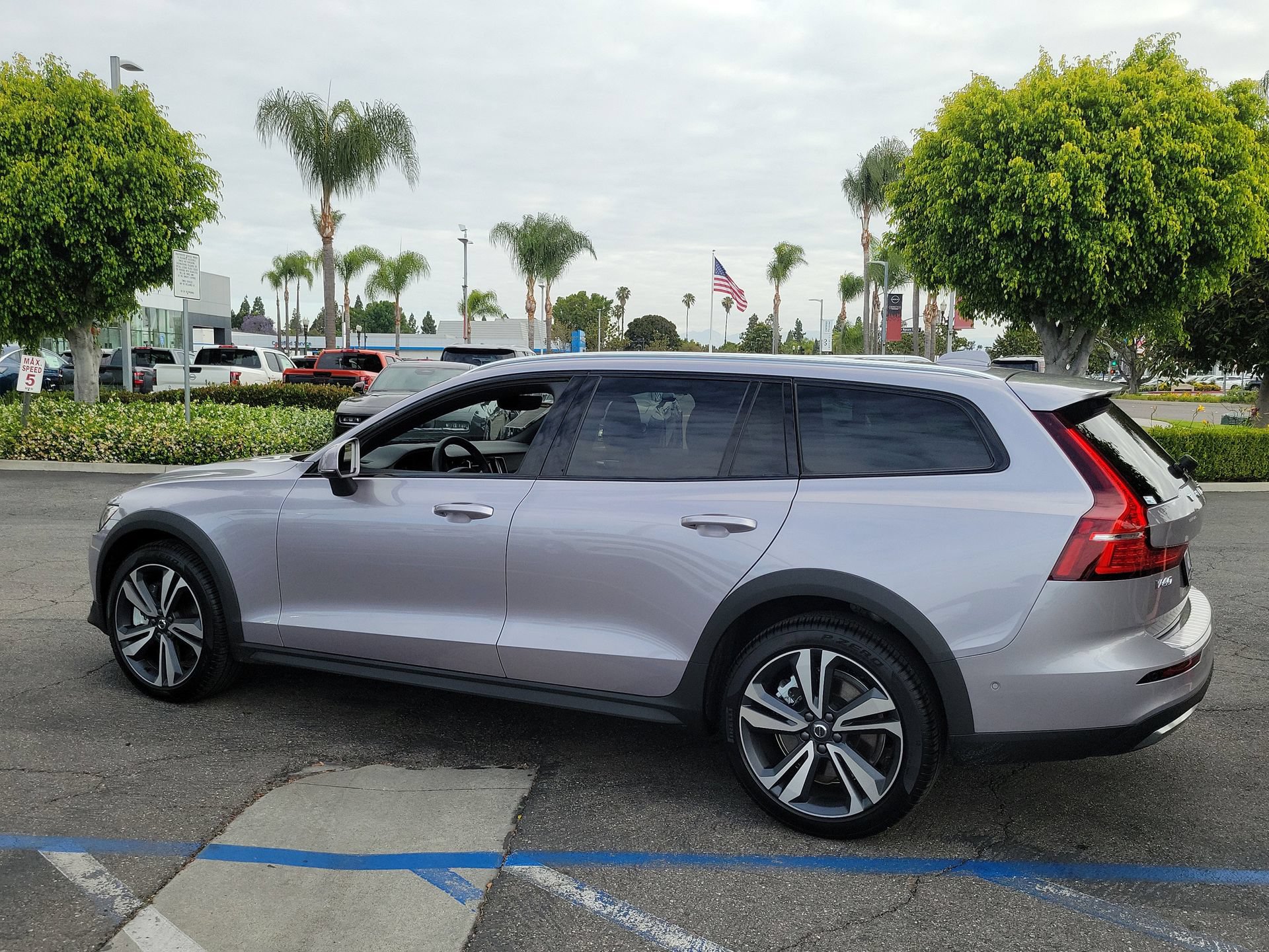 Used 2026 Volvo V60 B5 Cross Country Plus w/ Climate Package AWD/4WD image 26