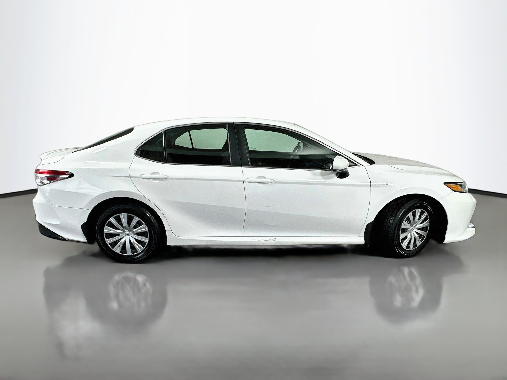Used 2018 Toyota Camry LE FWD image 8
