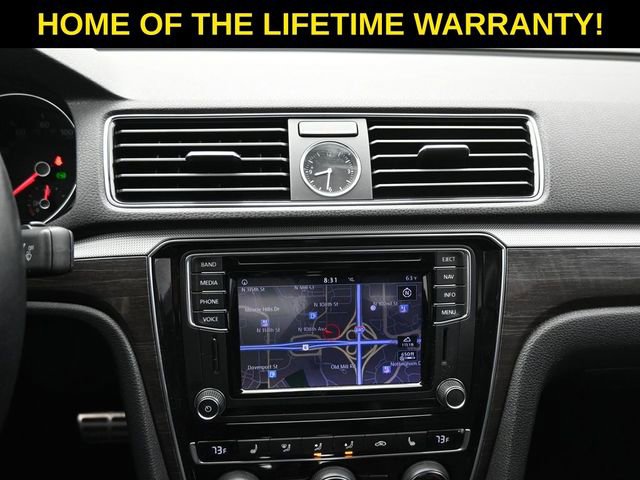 Used 2017 Volkswagen Passat 1.8T SEL Premium image 32