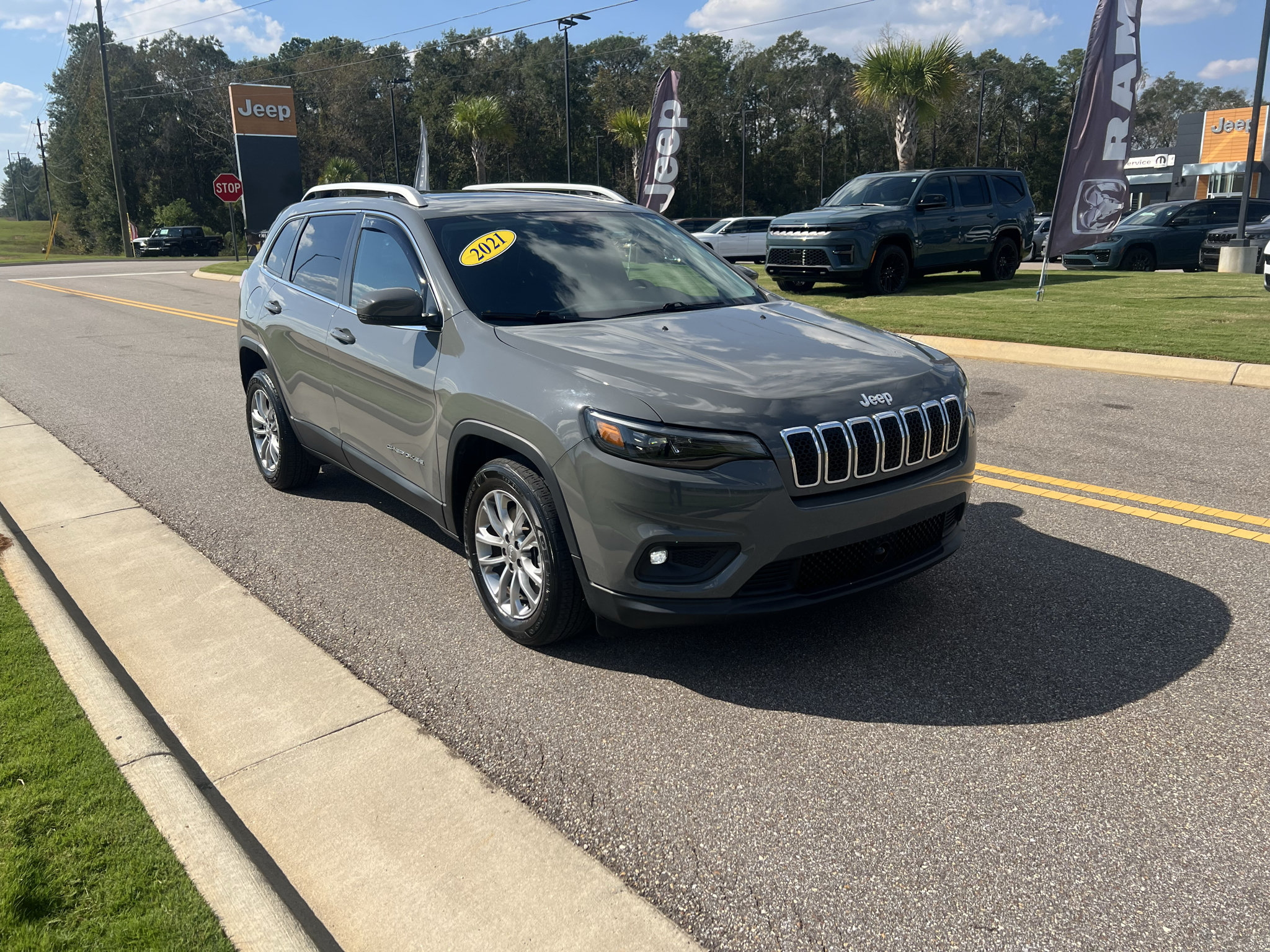 Used 2021 Jeep Cherokee Latitude Lux w/ Sun & Sound Group