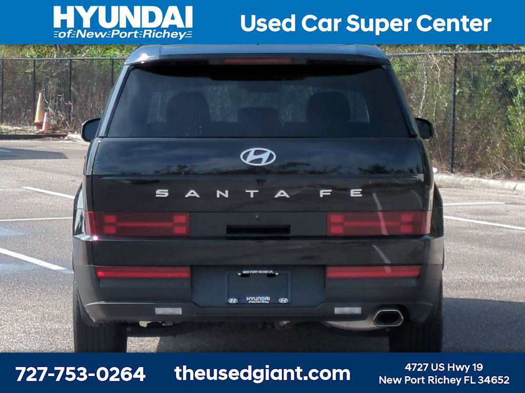 Used 2025 Hyundai Santa Fe SE FWD image 4