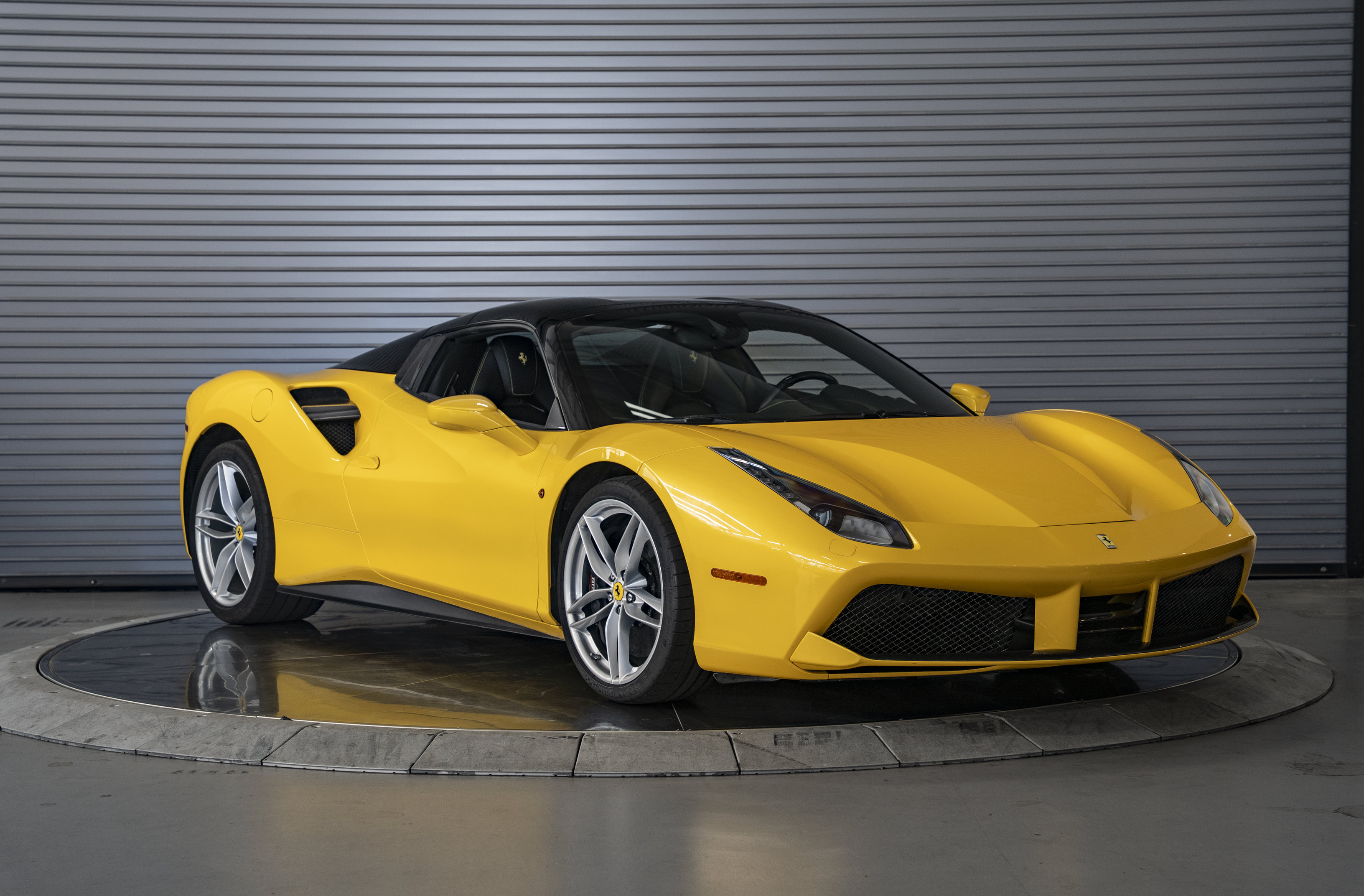Used 2018 Ferrari 488 Spider RWD image 4