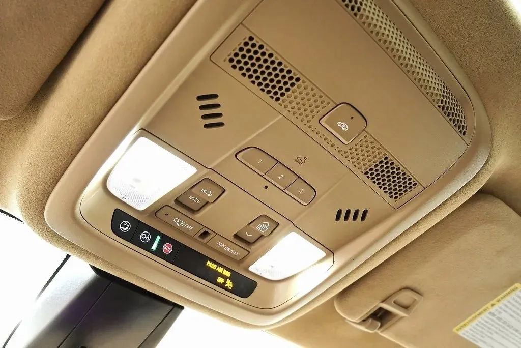 Used 2023 Cadillac XT6 Sport w/ Platinum Package image 33