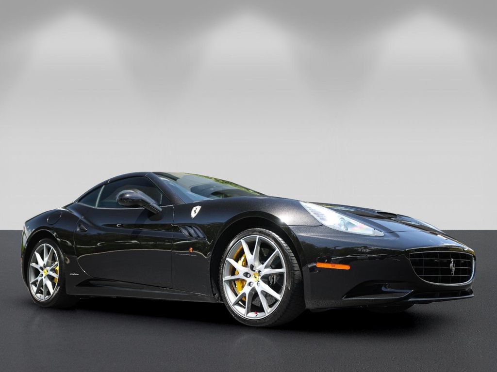 Used 2011 Ferrari California RWD image 9