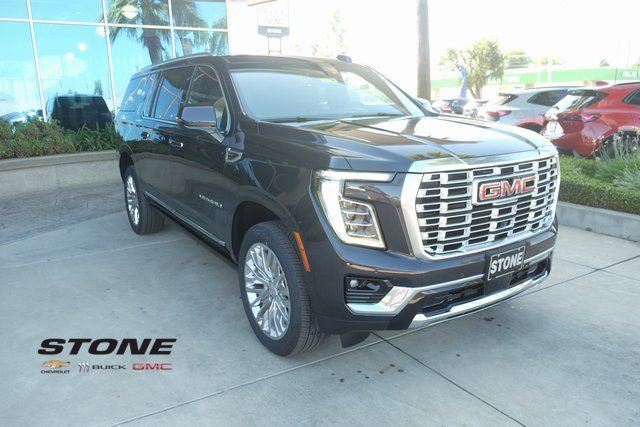 New 2025 GMC Yukon XL Denali w/ Sun & Power Step Package