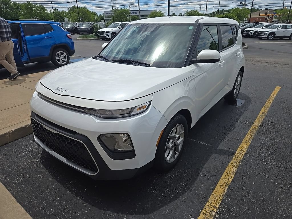 Used 2022 Kia Soul LX w/ Technology Package FWD image 4