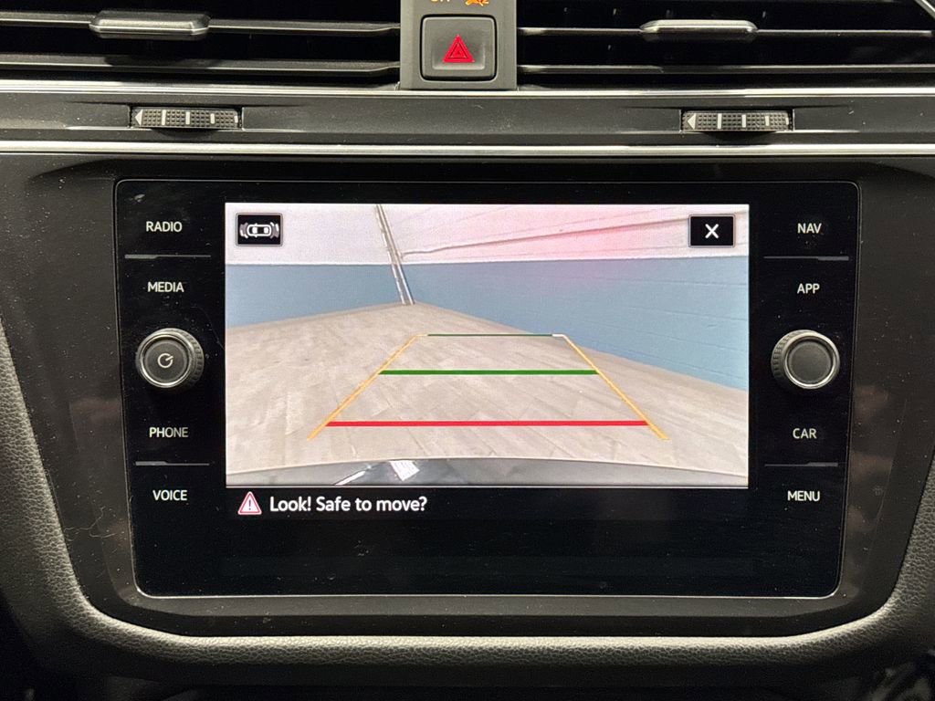Used 2022 Volkswagen Tiguan SEL R-Line image 11