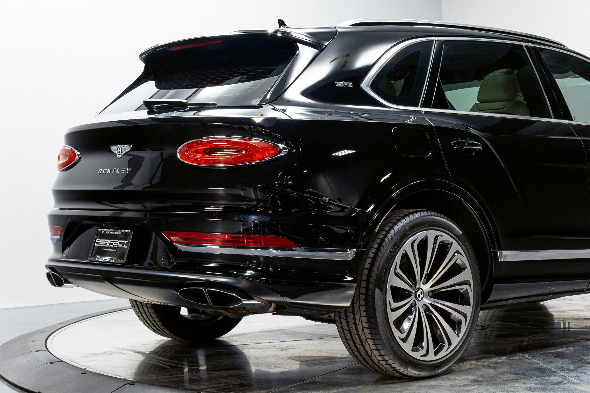 Used 2021 Bentley Bentayga w/ First Edition Specification AWD/4WD image 17