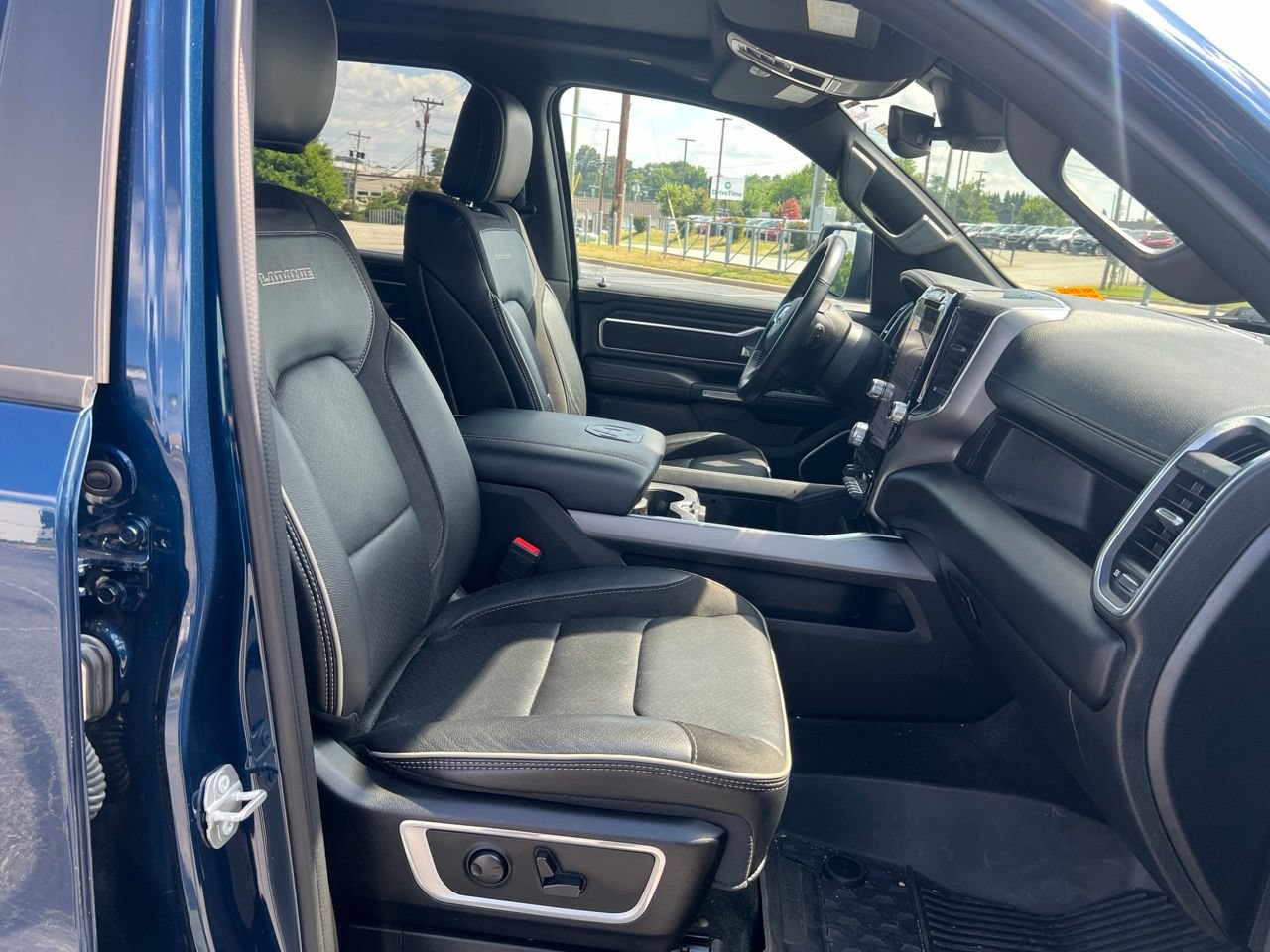 Used 2023 RAM 1500 Laramie AWD/4WD image 24