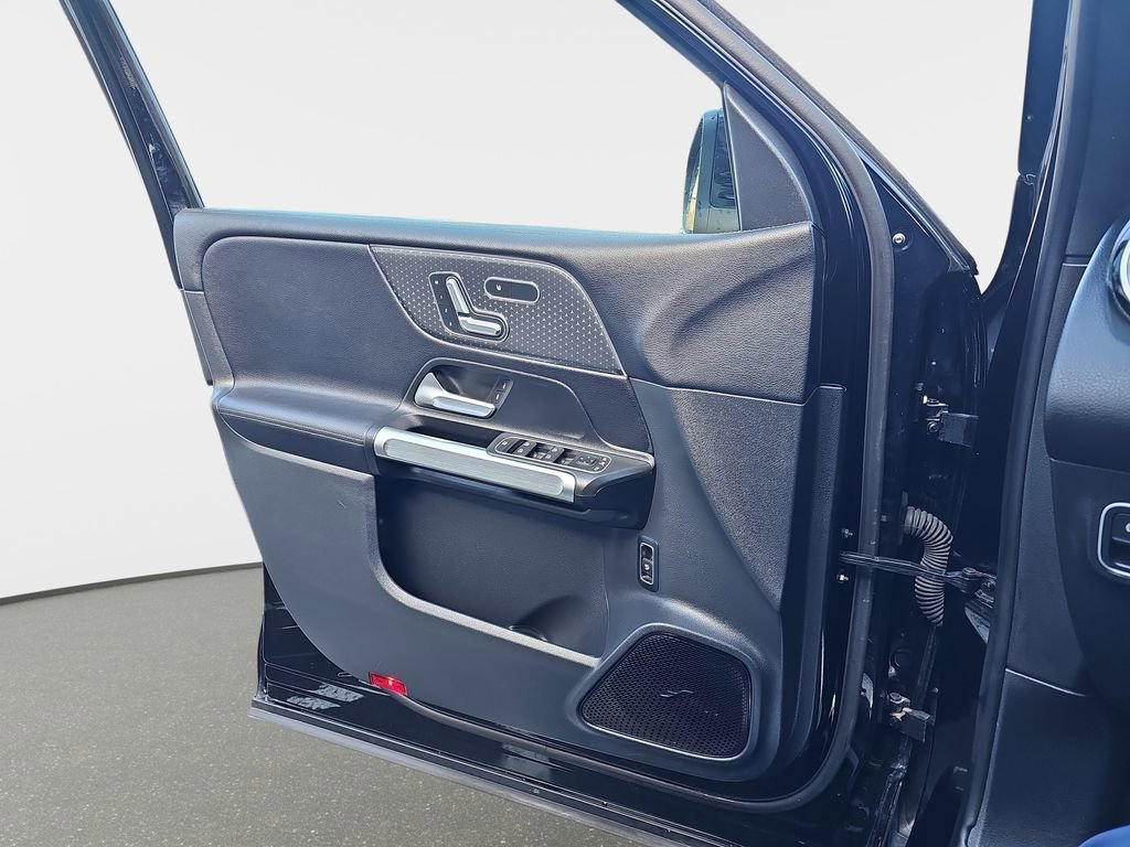Used 2025 Mercedes-Benz GLB 250 4MATIC image 31