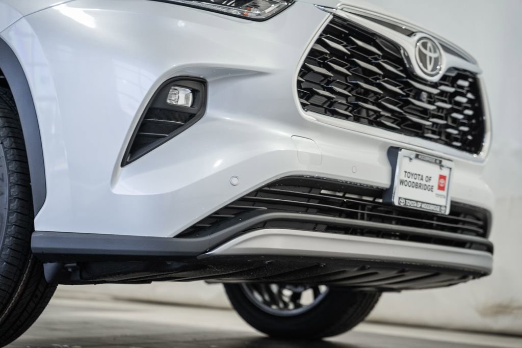 New 2026 Toyota Highlander Platinum image 15