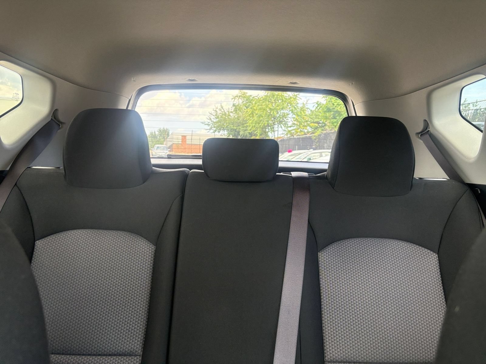 Used 2025 Kia Soul LX w/ LX Technology Package FWD image 32