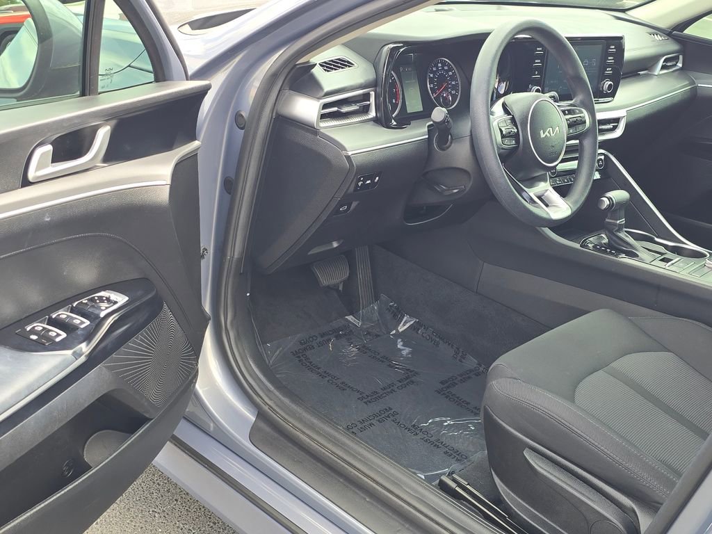 Used 2023 Kia K5 LXS image 9