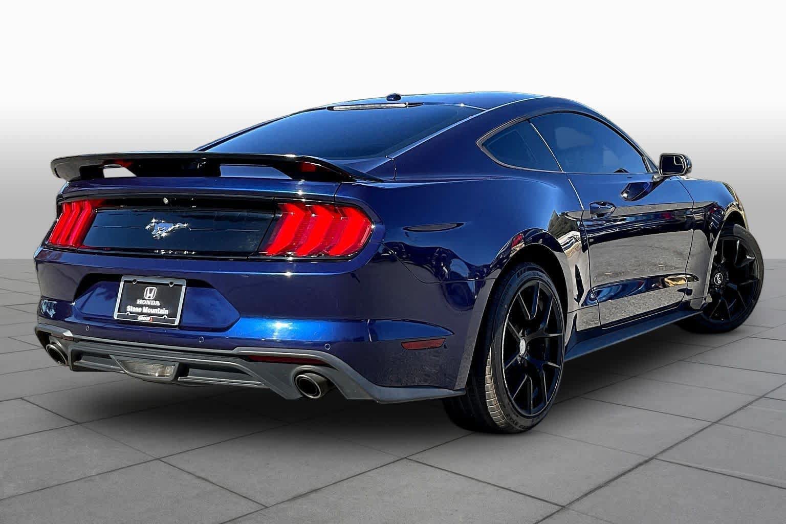 Used 2018 Ford Mustang Coupe w/ Equipment Group 101A RWD image 11
