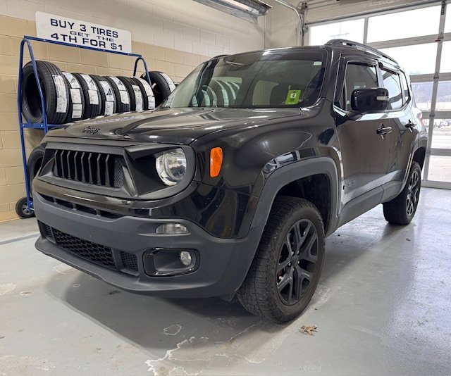 Used 2016 Jeep Renegade Latitude image 2