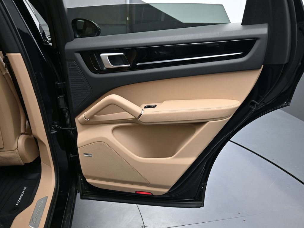 Used 2020 Porsche Cayenne AWD/4WD image 25