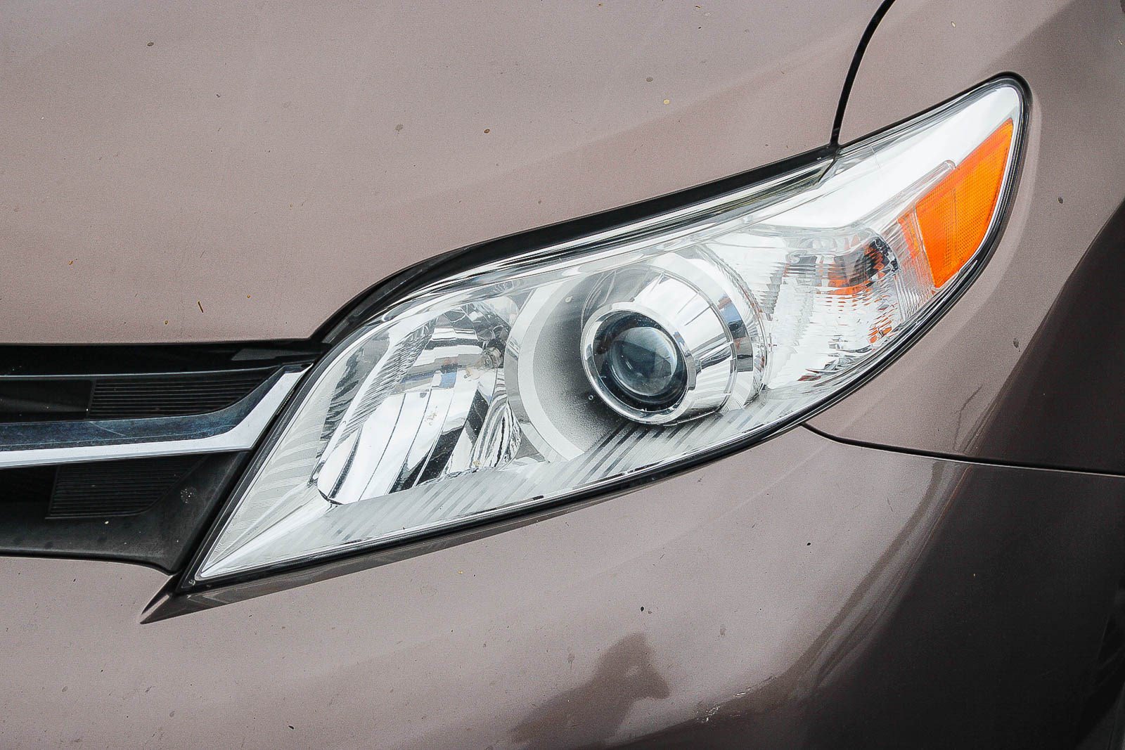 Used 2018 Toyota Sienna LE w/ Carpet Mat Package FWD image 3