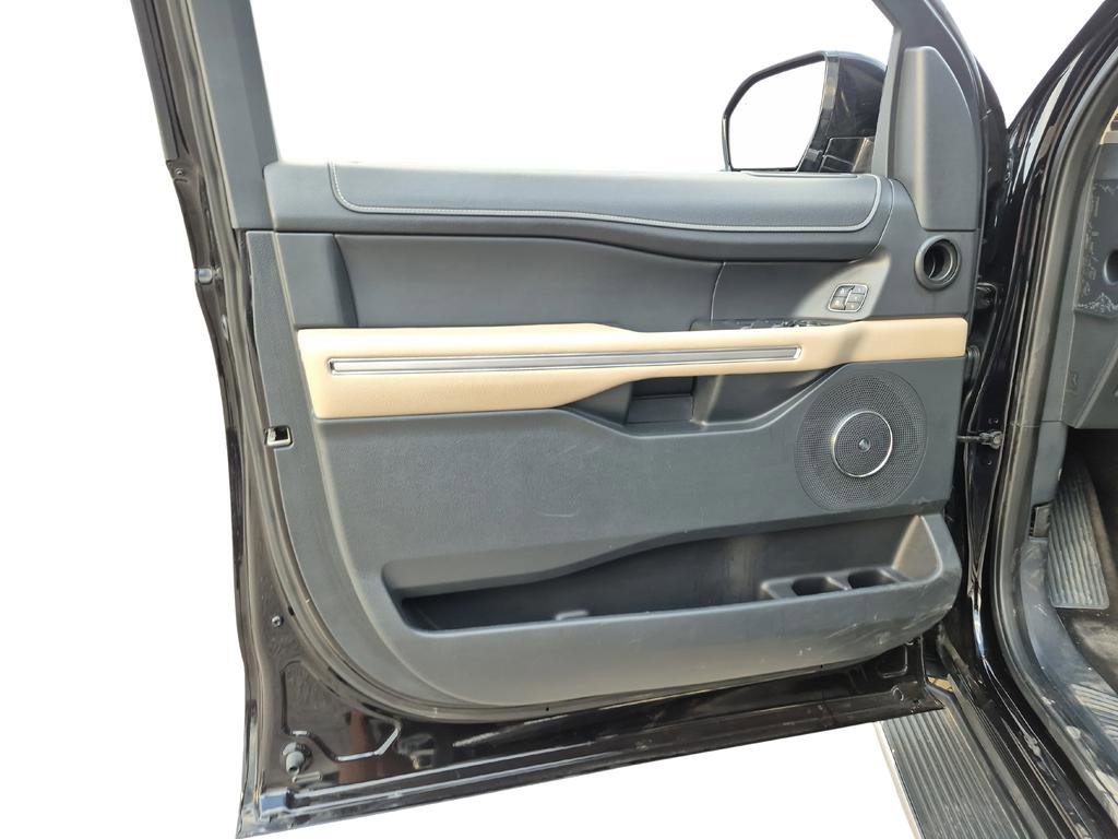 Used 2023 Ford Expedition Limited image 26