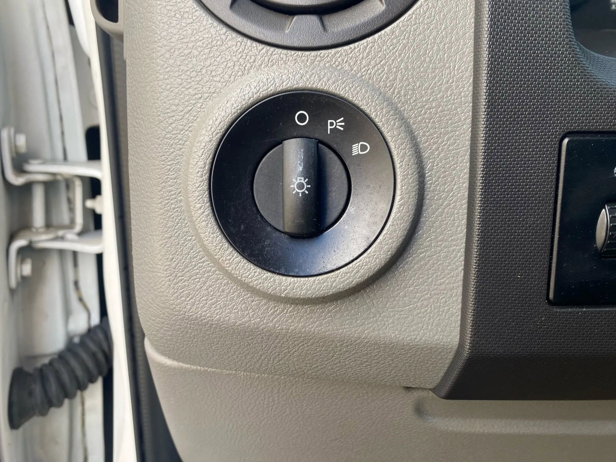 Used 2014 Ford E-350 and Econoline 350 Extended Super Duty w/ Insulation Package RWD image 14