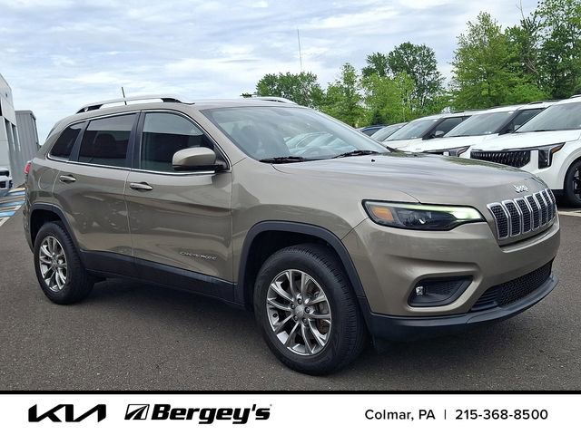 Used 2019 Jeep Cherokee Latitude Plus w/ Cold Weather Group AWD/4WD image 3
