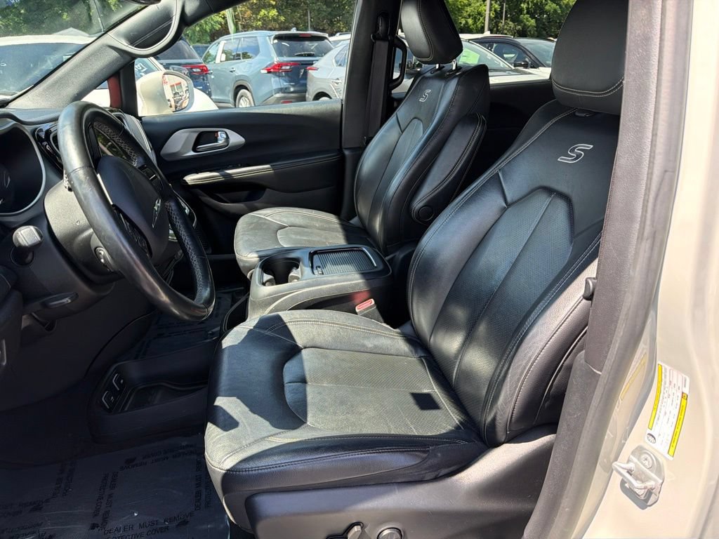 Used 2021 Chrysler Pacifica Touring-L w/ S Appearance Package AWD/4WD image 18