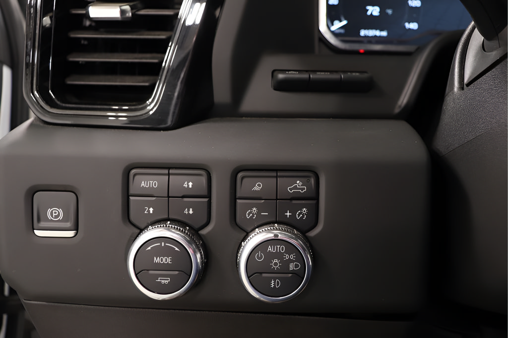Used 2025 GMC Sierra 2500 AT4 w/ AT4 Premium Plus Package AWD/4WD image 19