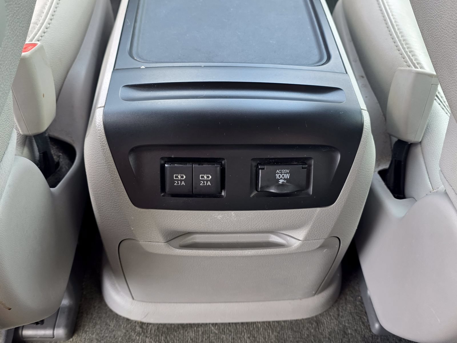 Used 2018 Toyota Sienna XLE w/ XLE Navigation Package FWD image 28