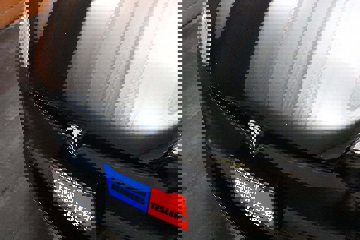 Used 2022 Tesla Model S Plaid image 4