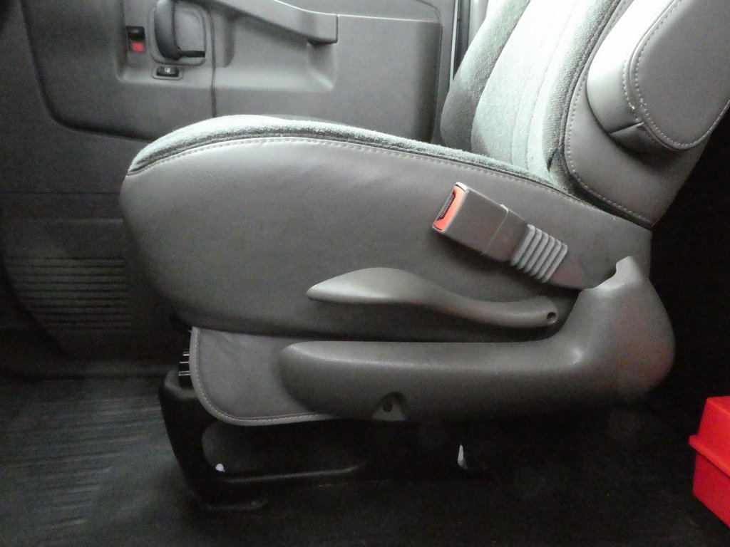 Used 2024 Chevrolet Express 2500 w/ Driver Convenience Package image 8