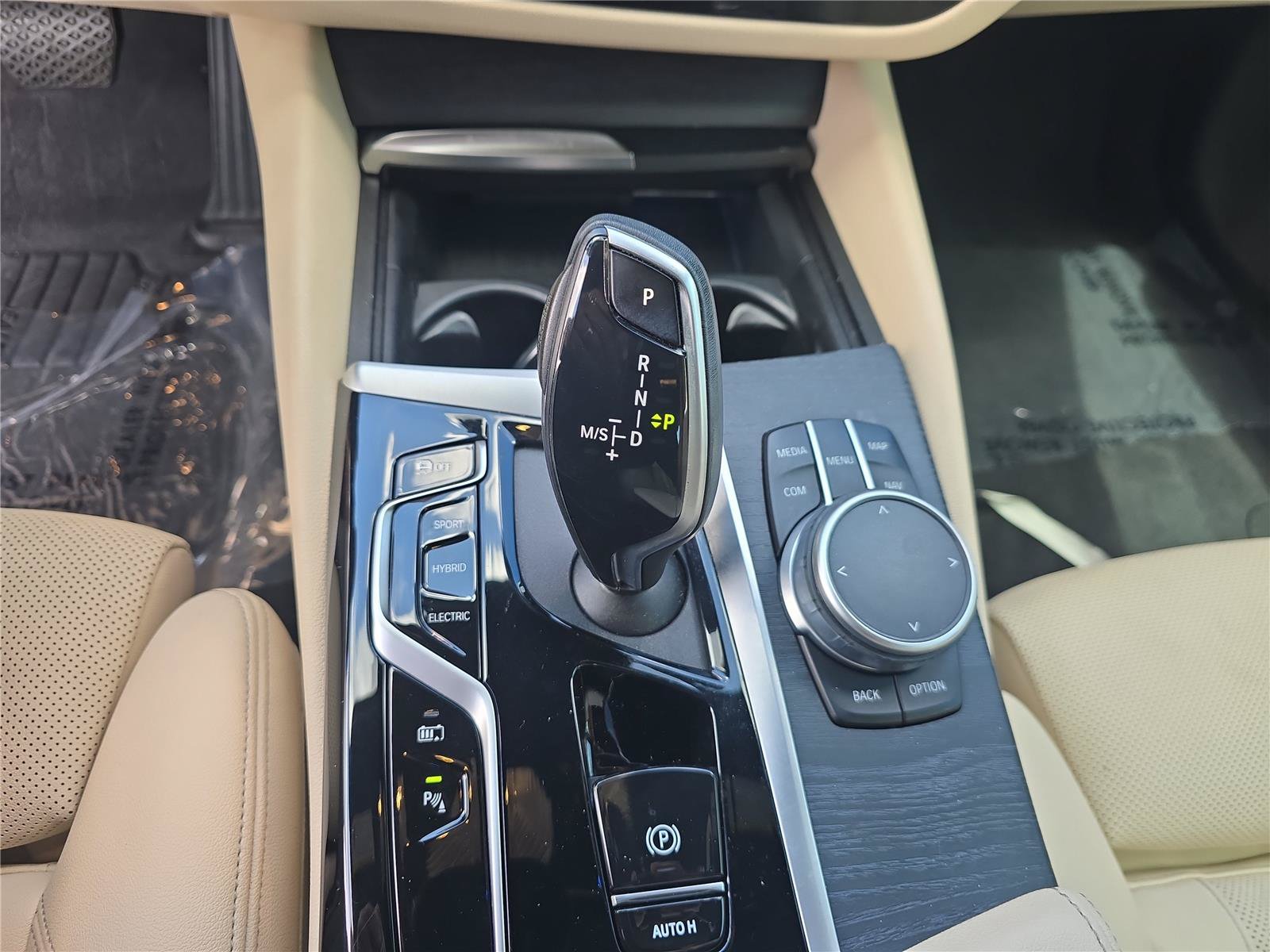 Used 2022 BMW 530e w/ Premium Package RWD image 22