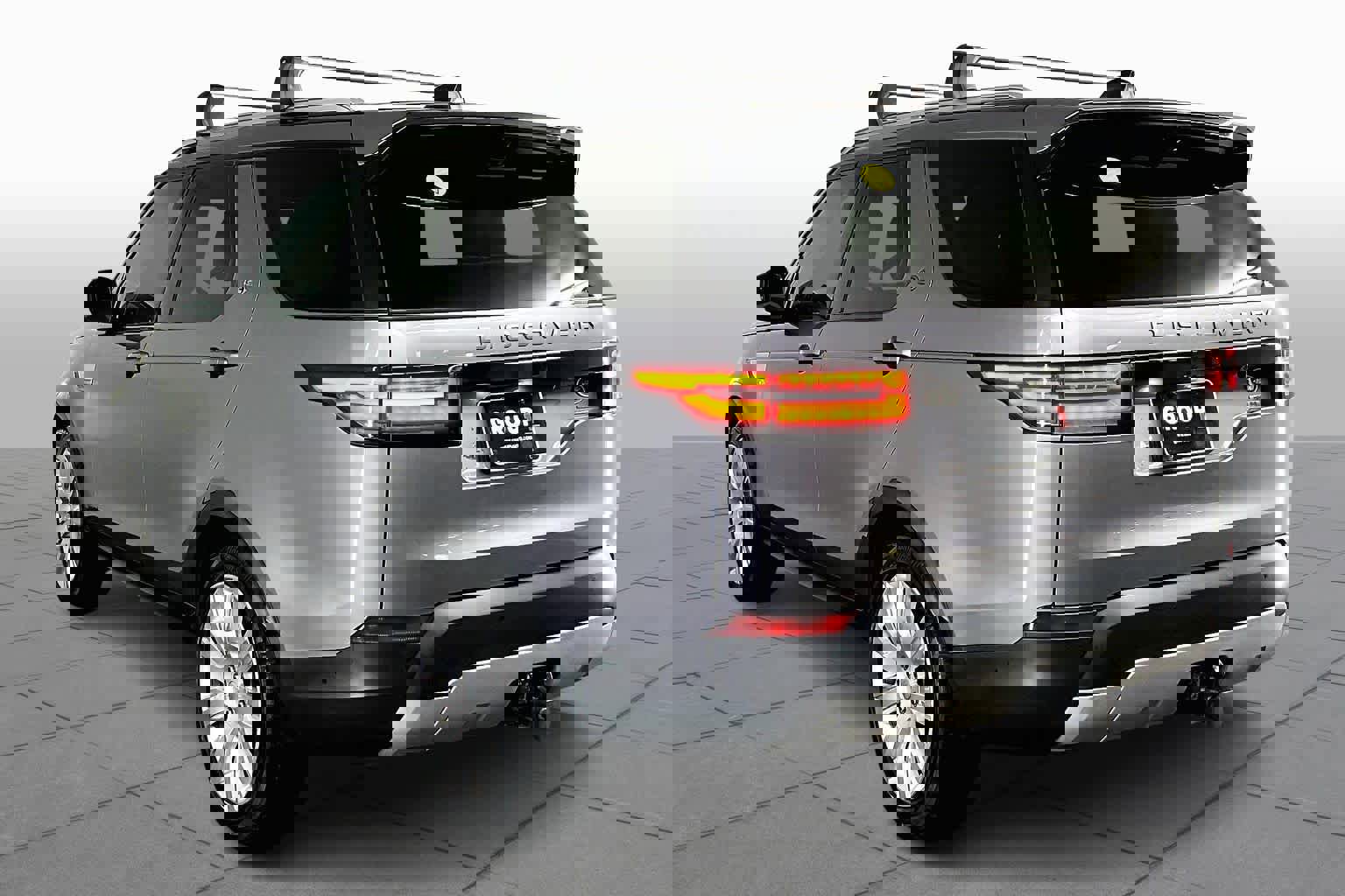 Used 2020 Land Rover Discovery HSE image 12