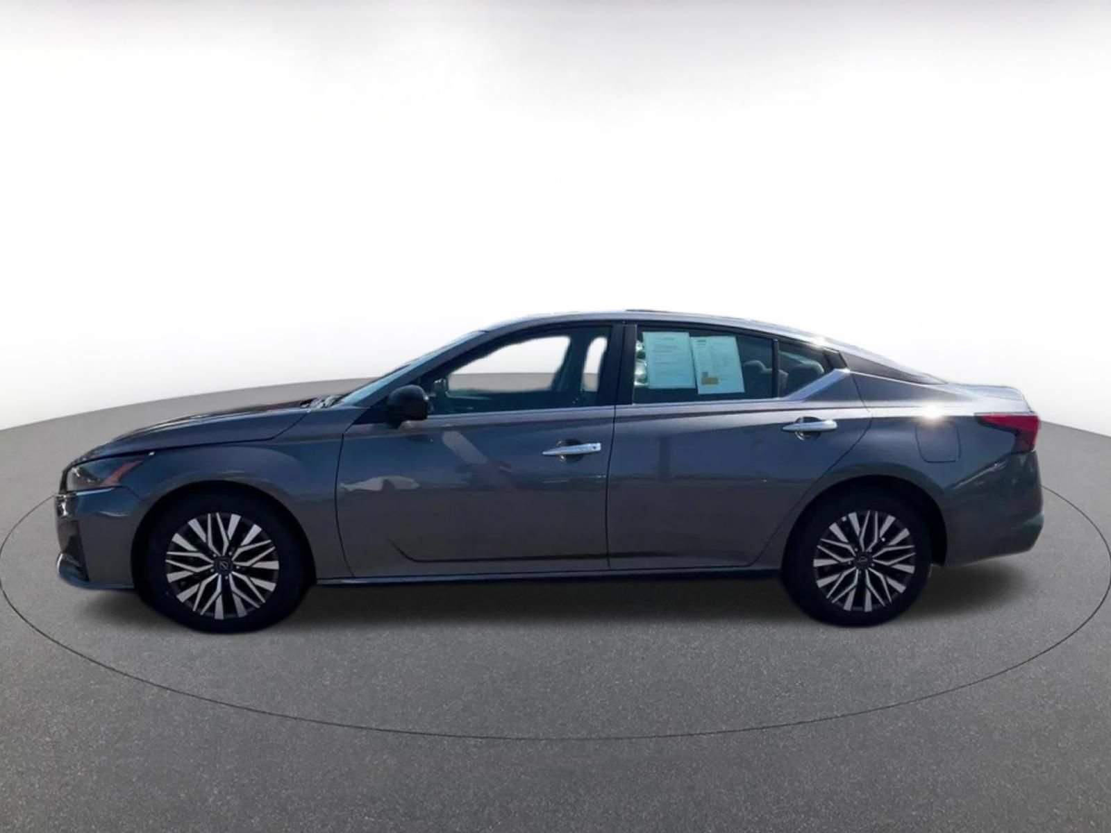 Used 2025 Nissan Altima 2.5 SV FWD image 7