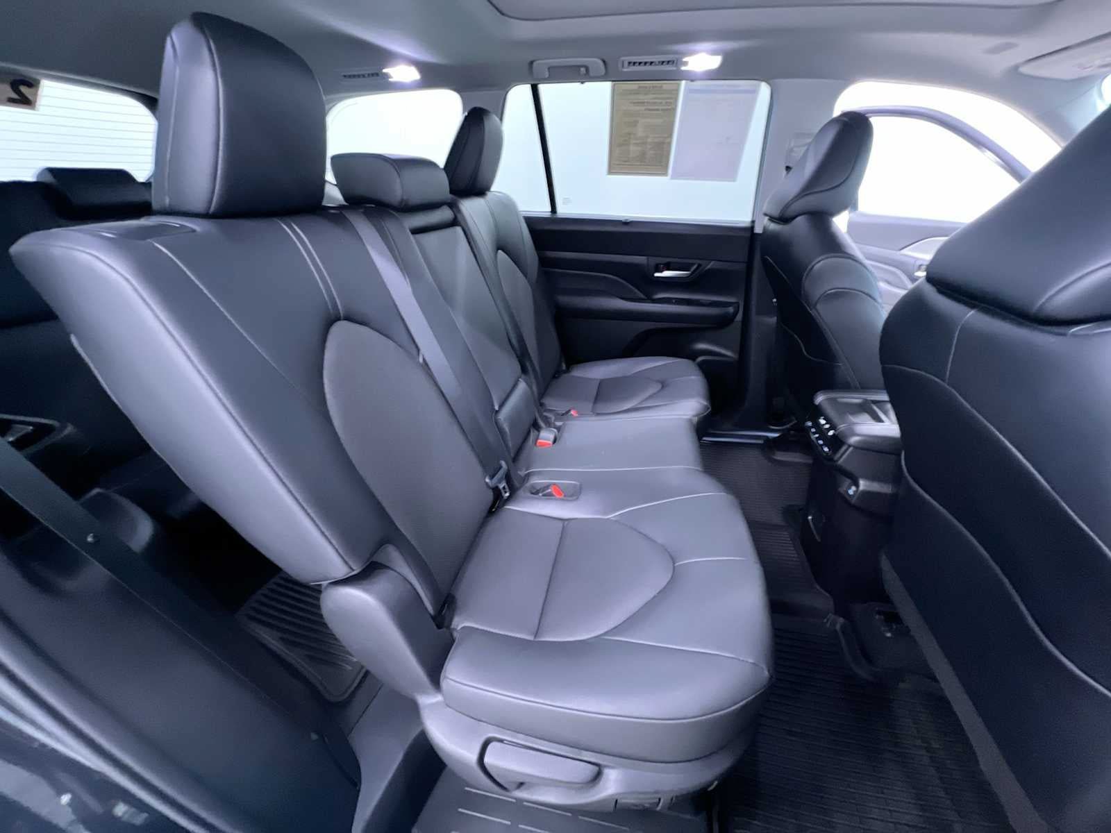 Used 2025 Toyota Grand Highlander AWD image 36