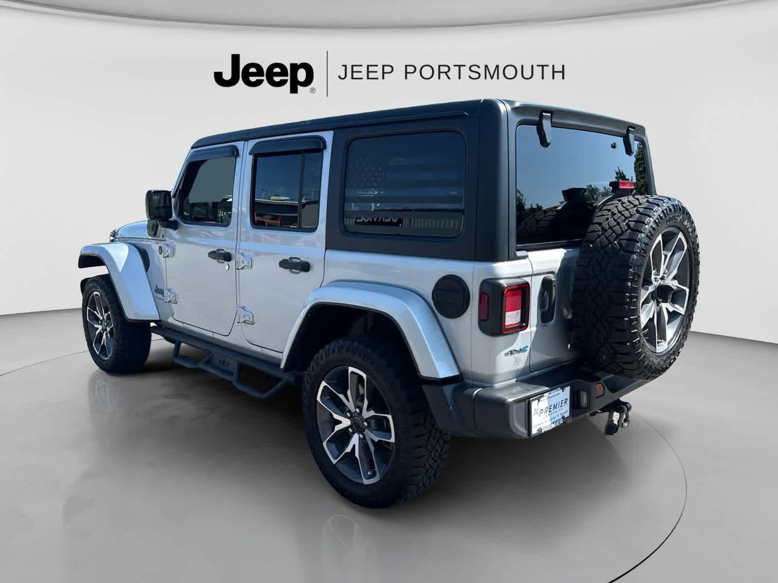 Used 2024 Jeep Wrangler Unlimited AWD/4WD image 5