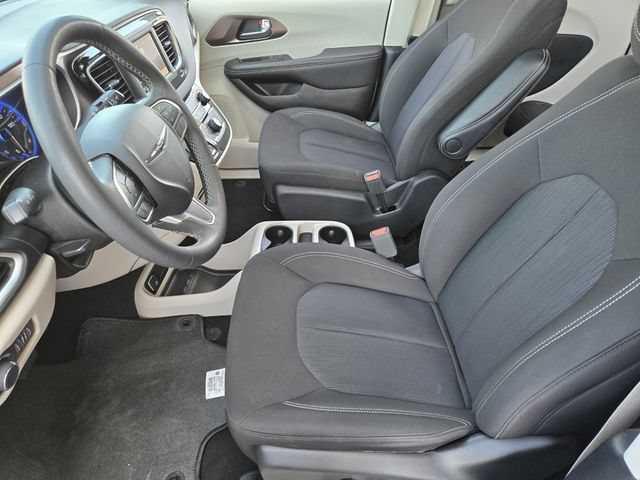Certified 2023 Chrysler Voyager LX FWD image 13