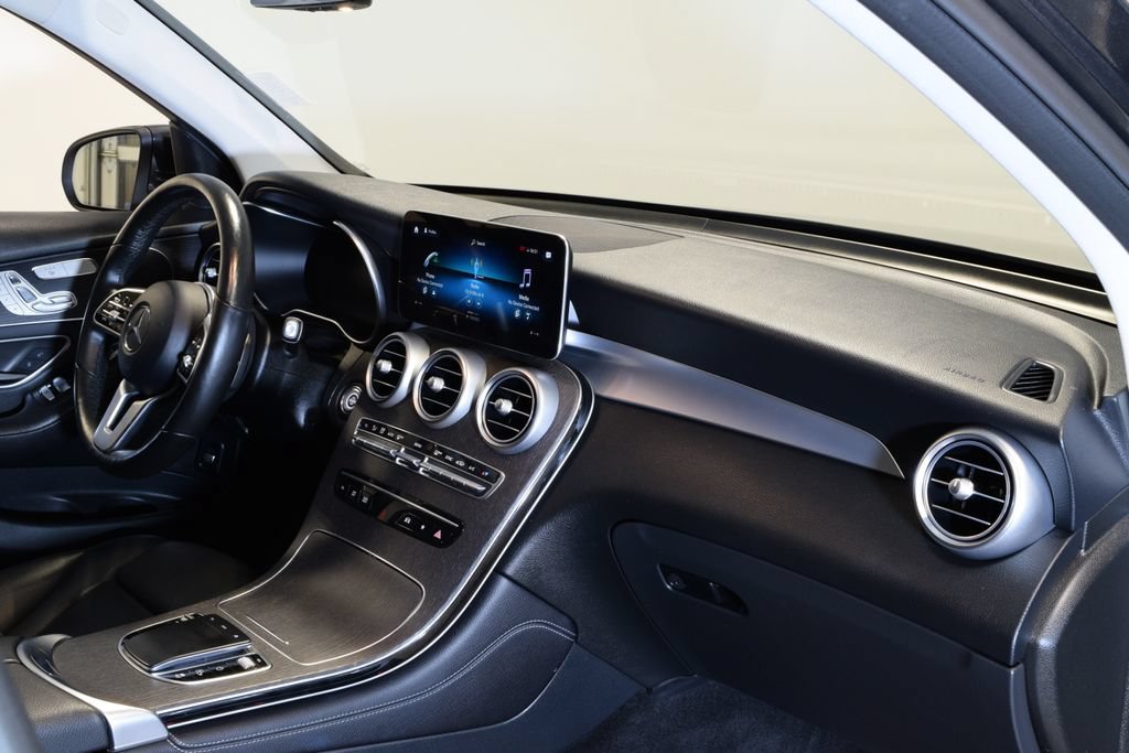 Used 2021 Mercedes-Benz GLC 300 4MATIC image 33