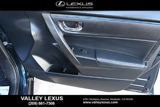 Used 2017 Toyota Corolla SE w/ SE Premium Package FWD image 20