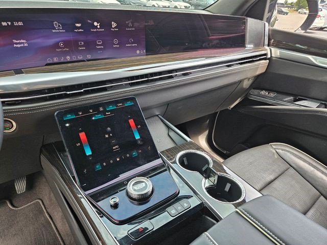 Certified 2025 Cadillac Escalade Premium Luxury AWD/4WD image 19