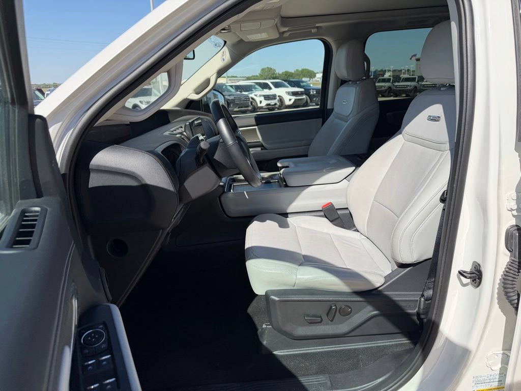 Used 2025 Ford Expedition Max Platinum w/ Driver's Package AWD/4WD image 11