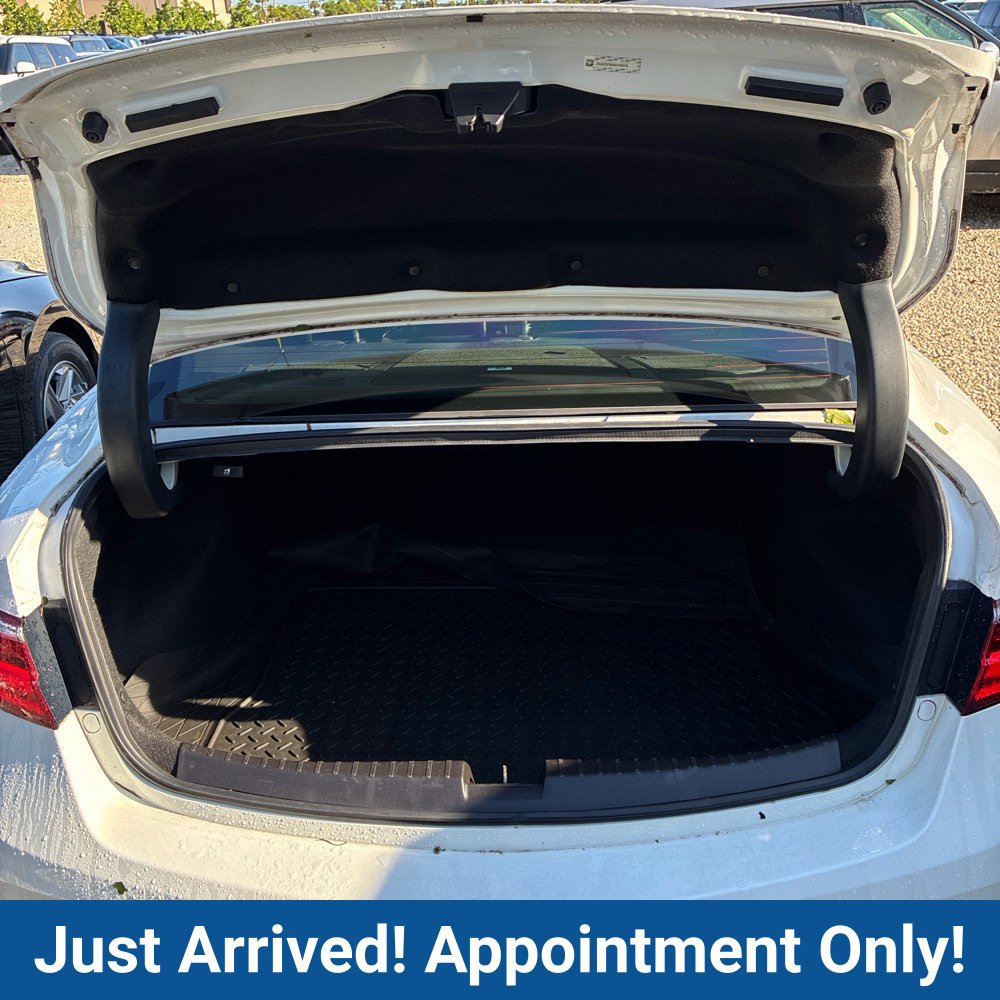 Used 2017 Acura ILX w/ Premium & A-SPEC Package FWD image 4