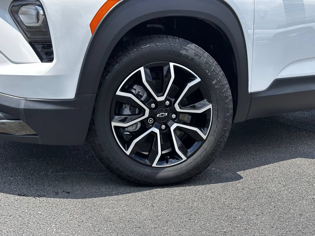 Certified 2024 Chevrolet TrailBlazer ACTIV w/ Driver Confidence Package FWD image 3