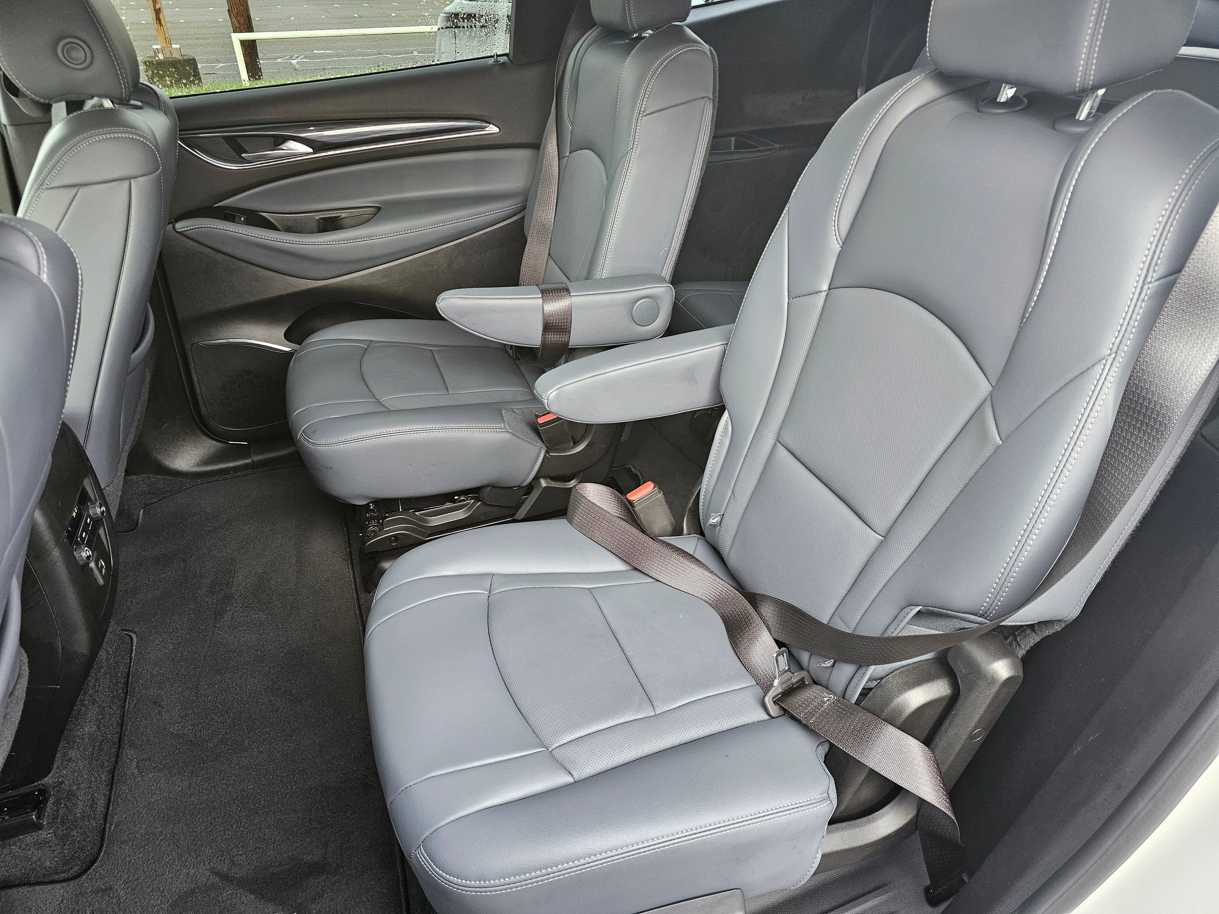 Used 2024 Buick Enclave Essence image 18