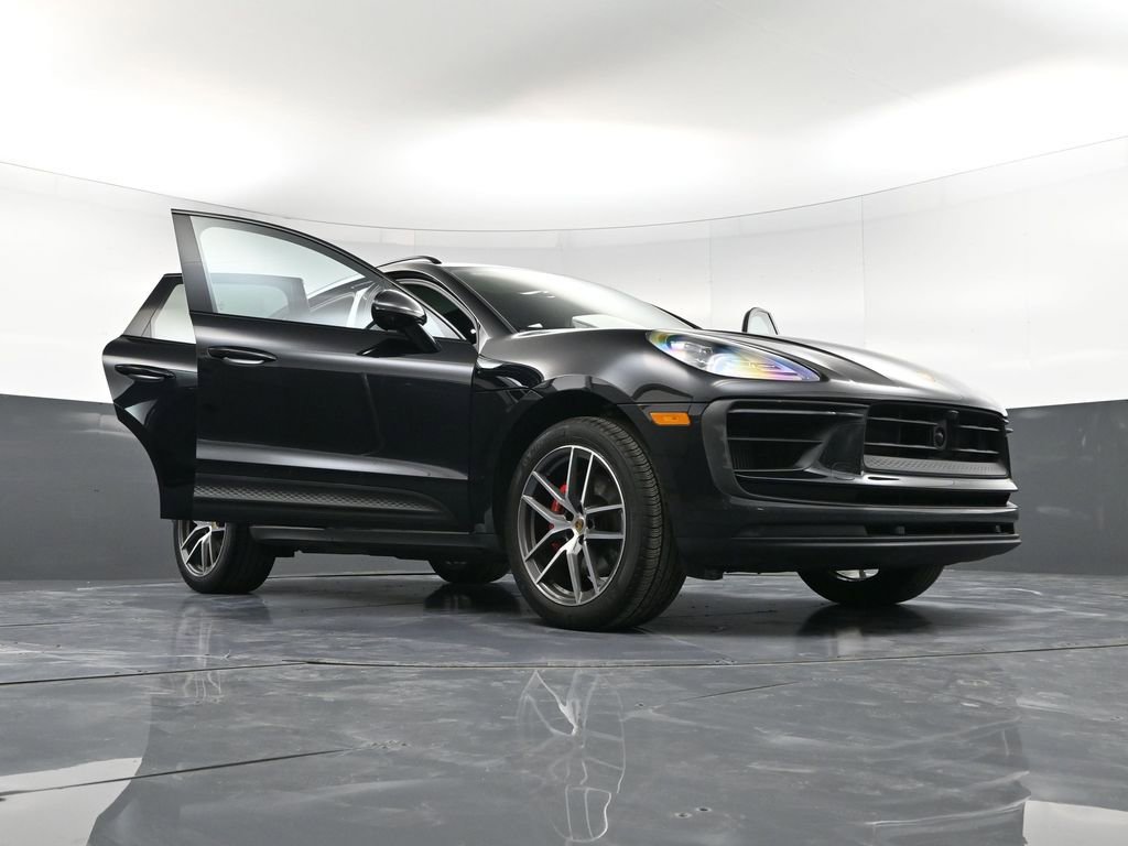 Certified 2023 Porsche Macan S image 36