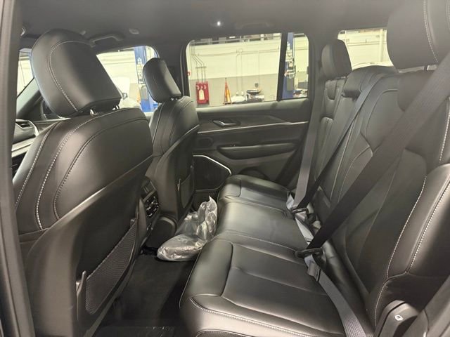 New 2025 Jeep Grand Cherokee Limited w/ Trailer Tow Package image 16