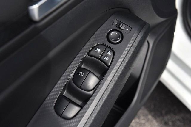 Certified 2025 Nissan Altima 2.5 SV image 9